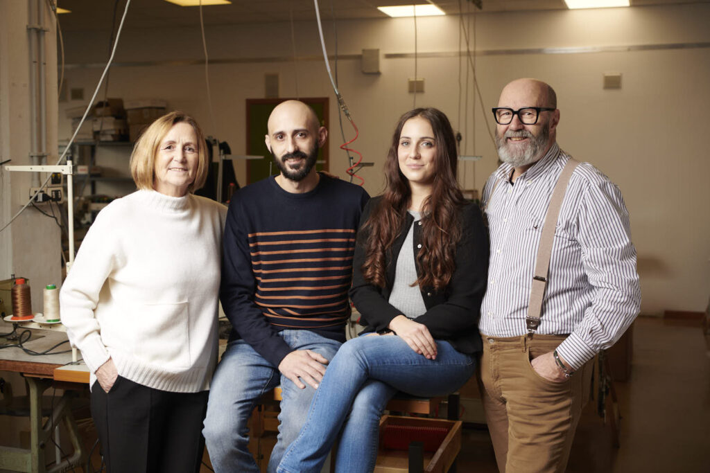 Famiglia Bretelle & Braces nel laboratorio artigianale